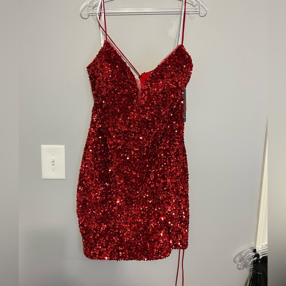 Red sequin cocktail dress! Perfect for homecoming - Picture 1 of 5